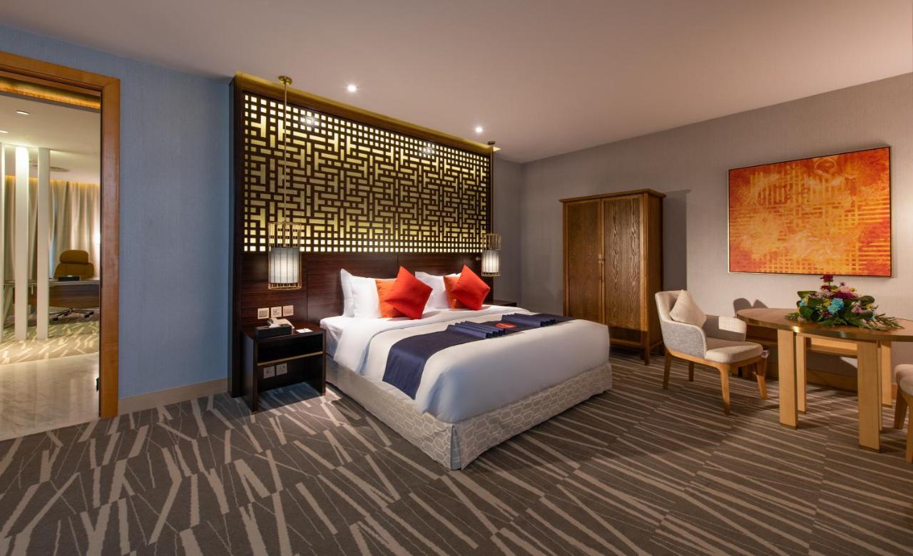Ramada Hotel & Suites By Wyndham Al Qassim Al Bukayriah Esterno foto Deluxe Suite