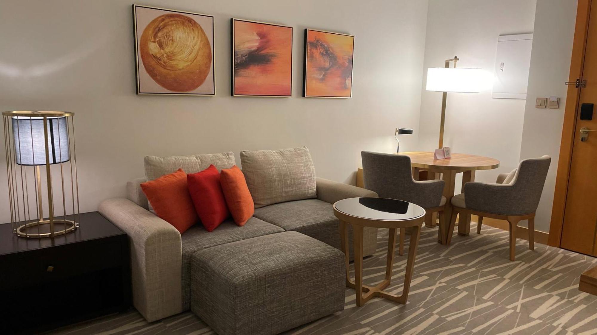 Ramada Hotel & Suites By Wyndham Al Qassim Al Bukayriah Esterno foto A living room at the Hilton Garden Inn in San Francisco