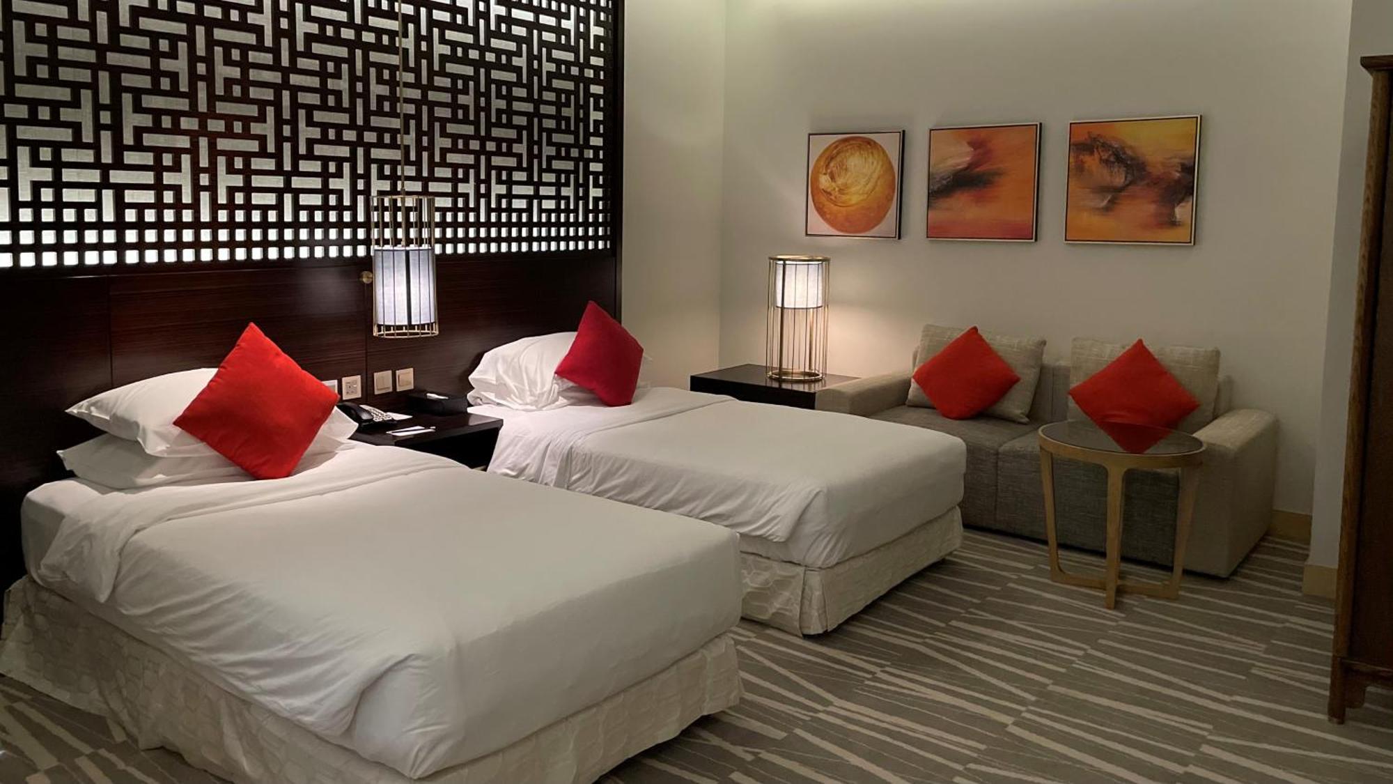 Ramada Hotel & Suites By Wyndham Al Qassim Al Bukayriah Esterno foto A room at the hotel