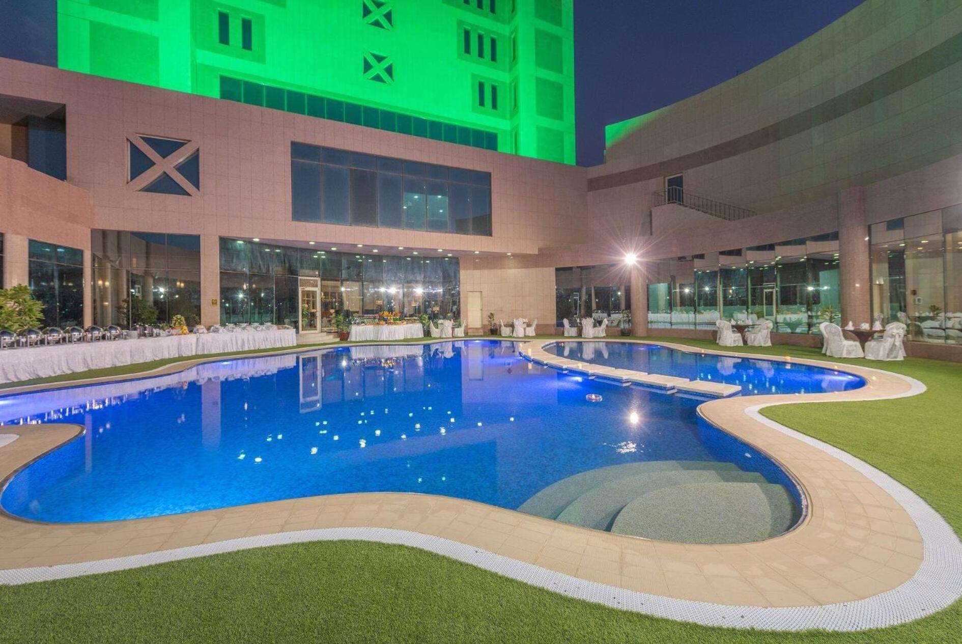 Ramada Hotel & Suites By Wyndham Al Qassim Al Bukayriah Esterno foto