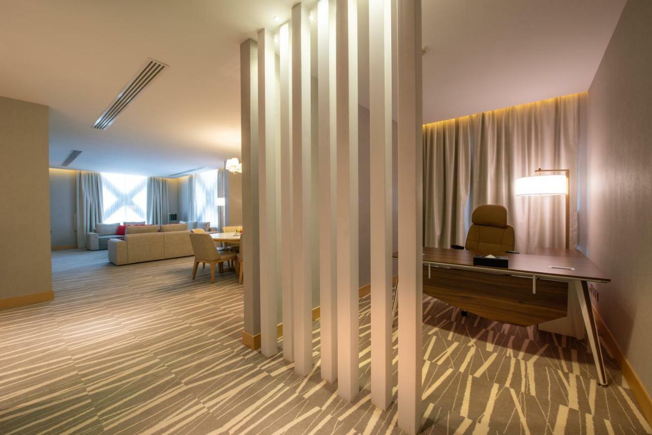 Ramada Hotel & Suites By Wyndham Al Qassim Al Bukayriah Esterno foto