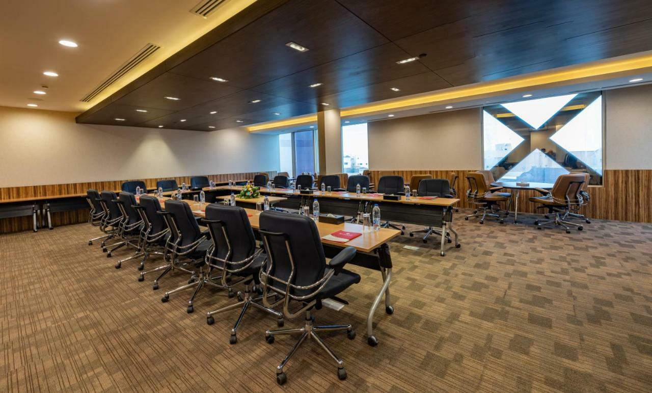 Ramada Hotel & Suites By Wyndham Al Qassim Al Bukayriah Esterno foto Meeting room