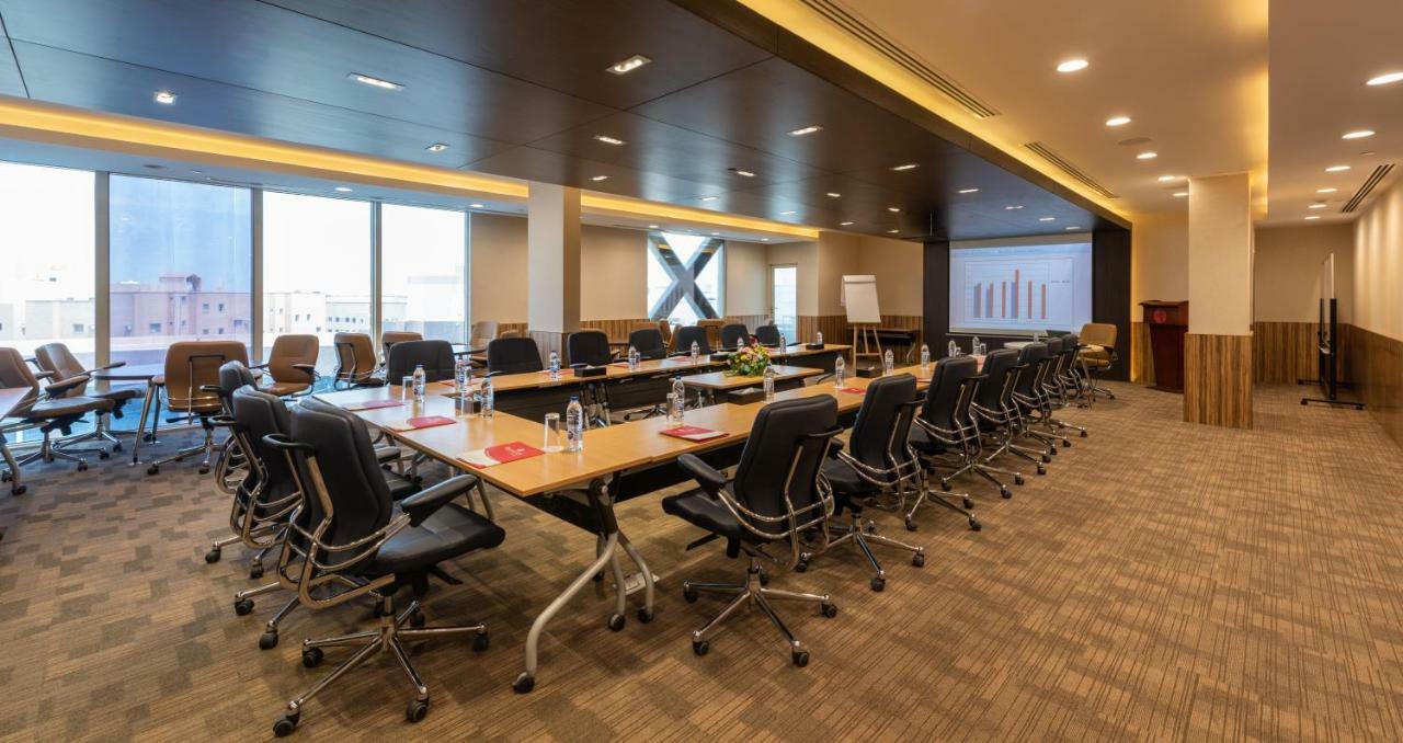 Ramada Hotel & Suites By Wyndham Al Qassim Al Bukayriah Esterno foto Meeting room at the hotel