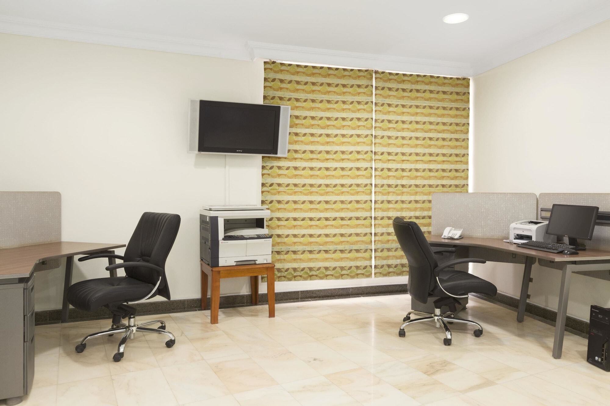 Ramada Hotel & Suites By Wyndham Al Qassim Al Bukayriah Esterno foto Business Center