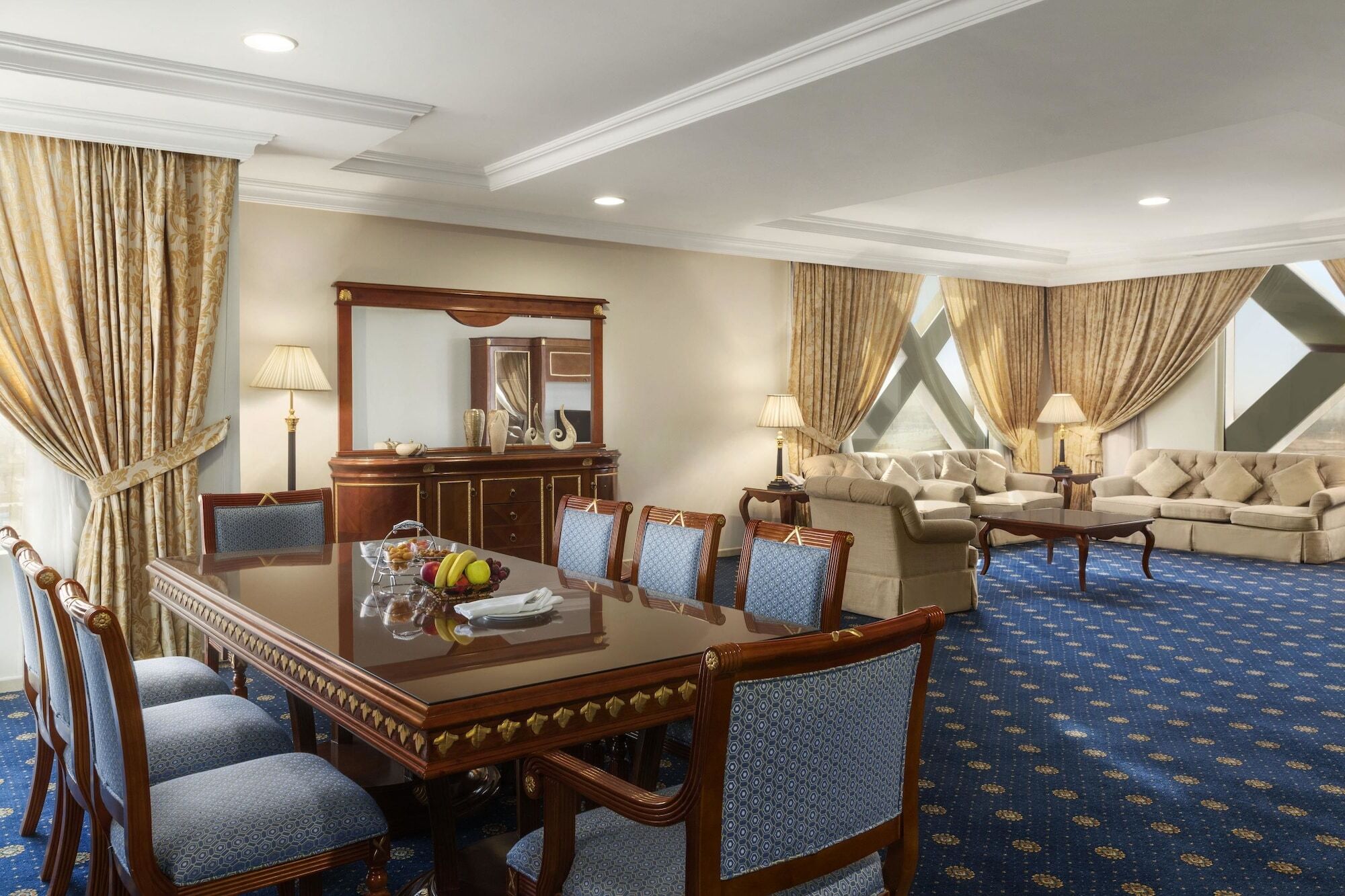Ramada Hotel & Suites By Wyndham Al Qassim Al Bukayriah Esterno foto A suite at the hotel