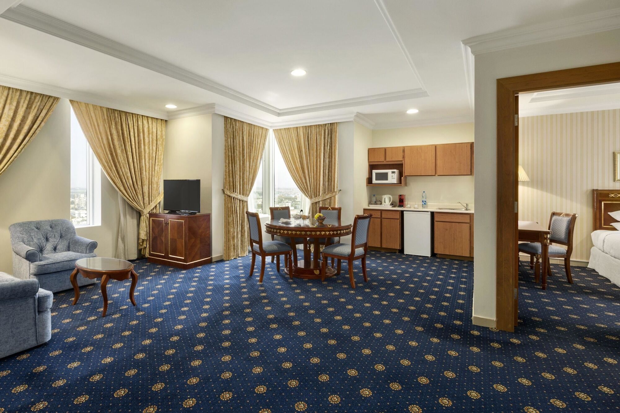 Ramada Hotel & Suites By Wyndham Al Qassim Al Bukayriah Esterno foto Suite
